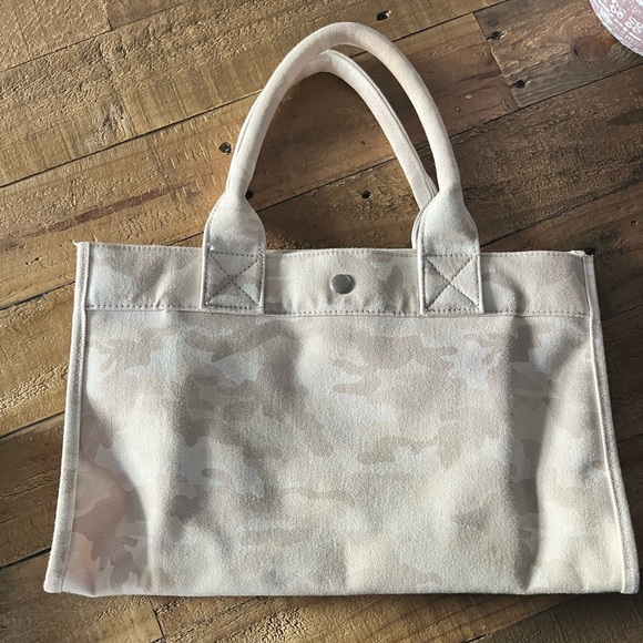 Quilted Koala East/West tote bag - Picture 2 of 5